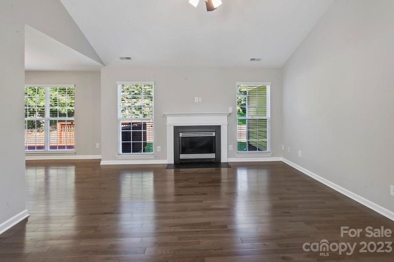 6127 Colchester Ln, Matthews, NC 28104