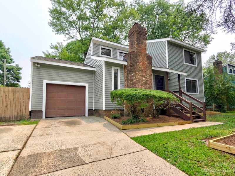 6714 Montezuma Trl, Charlotte, NC 28227