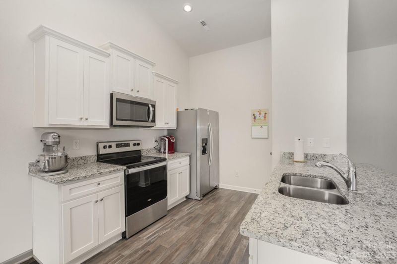 2400 Lanza Dr, Charlotte, NC 28215