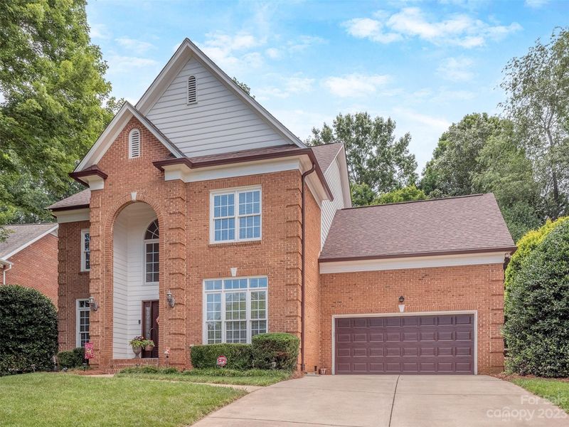 310 Southern Cross Ln, Matthews, NC 28105