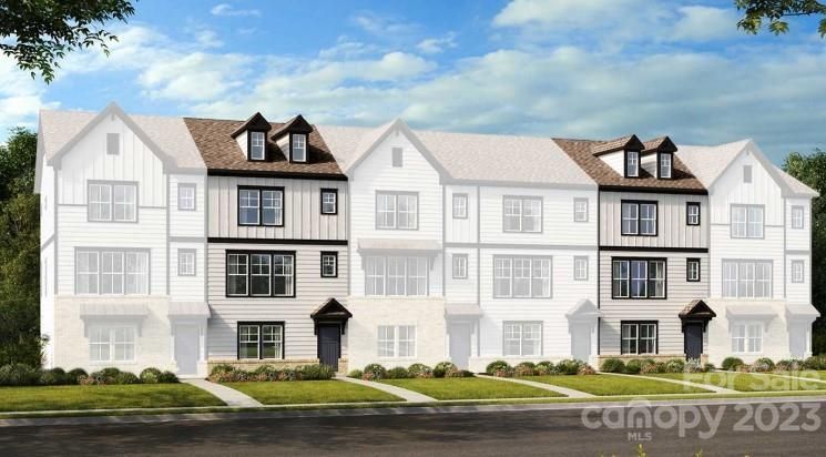 6023 Towering Oaks Dr, Charlotte, NC 28205