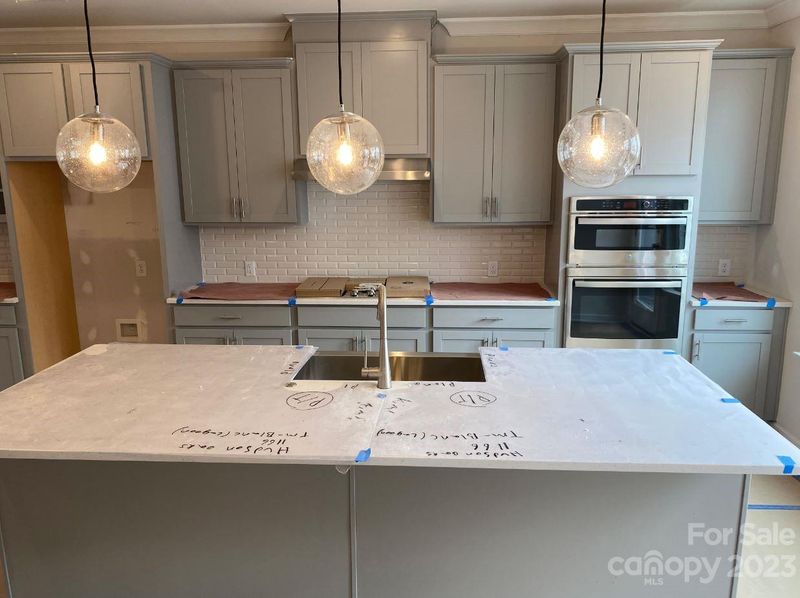 6023 Towering Oaks Dr, Charlotte, NC 28205
