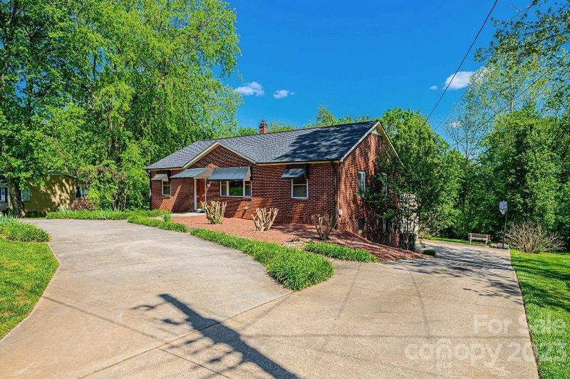 463 23rd Ave NE, Hickory, NC 28601