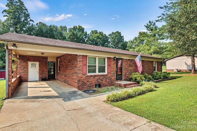 2305 Starbrooke Dr, Newton, NC 28658