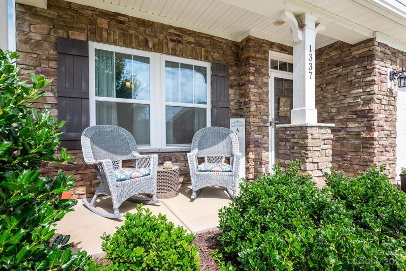 1337 Aurora Ct, Denver, NC 28037