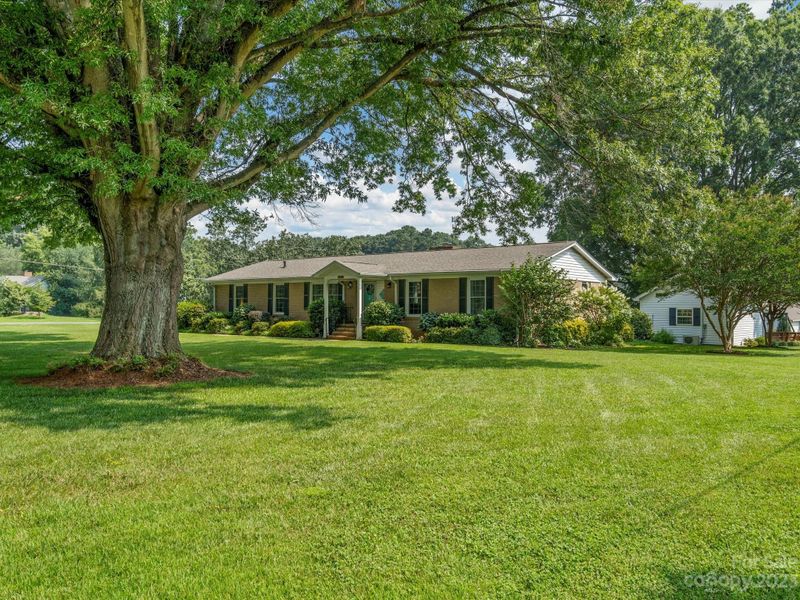 12101 Idlewild Rd, Matthews, NC 28105