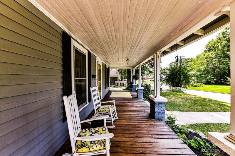 120 E Park Ave, Mooresville, NC 28115