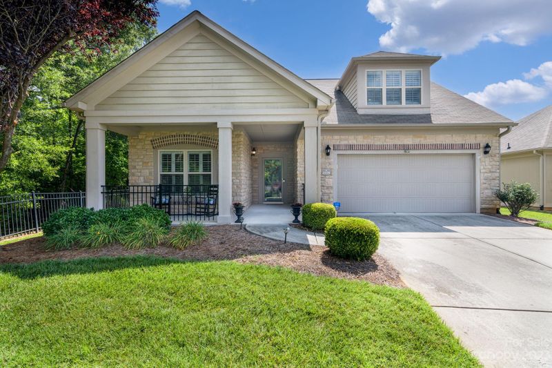 2228 Coltsview Ln, Matthews, NC 28105