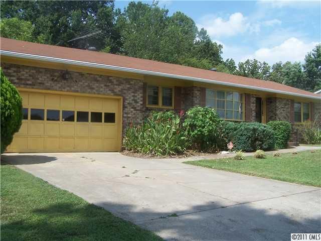 1403 Debbie Cir, Kannapolis, NC 28083