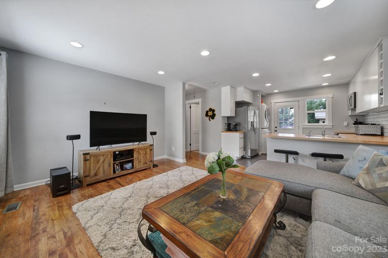 1414 Winston Dr, Charlotte, NC 28205
