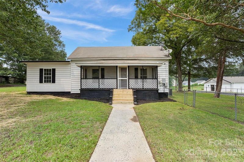 418 E Trade St, Dallas, NC 28034