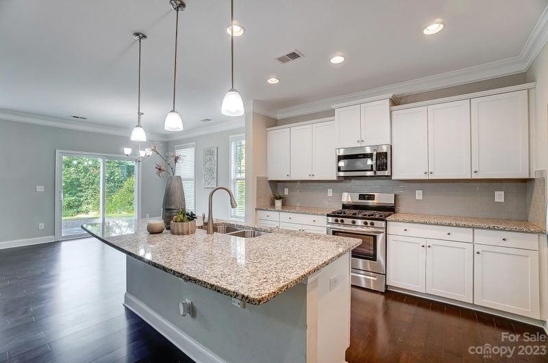 3982 Lake Breeze Dr, Sherrills Ford, NC 28673