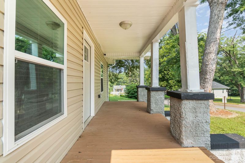 615 E E St, Newton, NC 28658