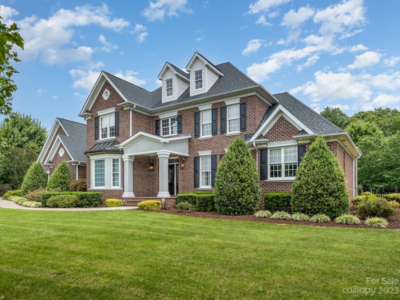 1060 Catawba Greens Dr, Newton, NC 28658