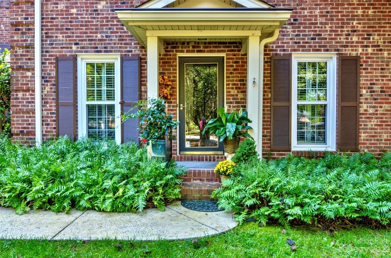 9101 New Towne Dr, Matthews, NC 28105