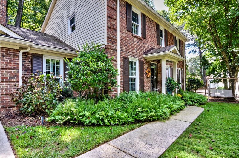 9101 New Towne Dr, Matthews, NC 28105