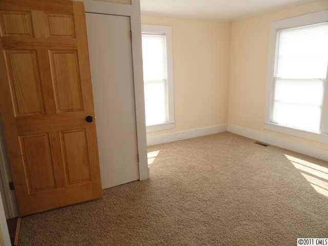 312 Dingler Ave, Mooresville, NC 28115