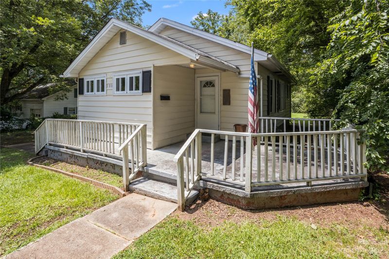 100 Hicks Cir, Mount Holly, NC 28120