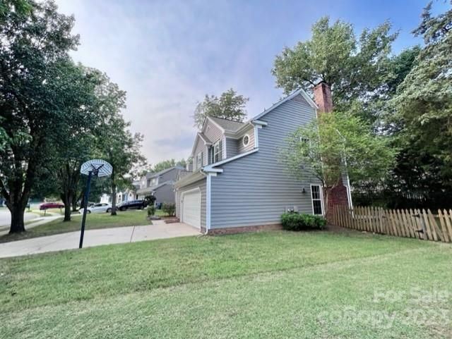 9113 Castlebay Dr, Charlotte, NC 28277