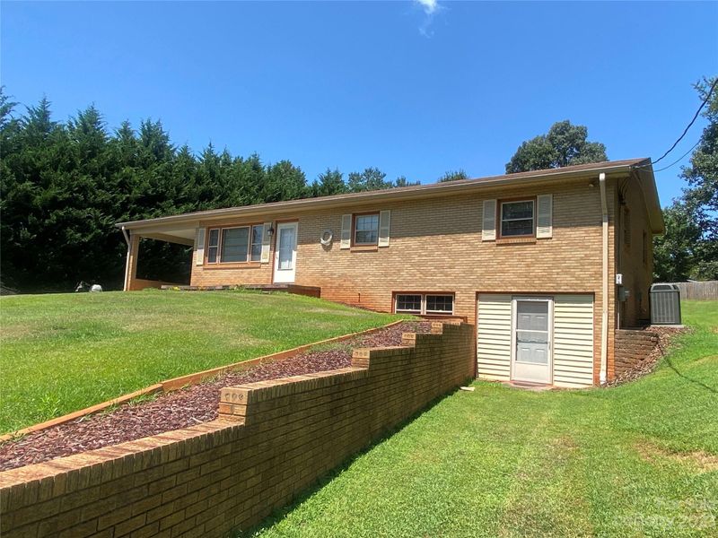 1862 Herbie Cir, Newton, NC 28658