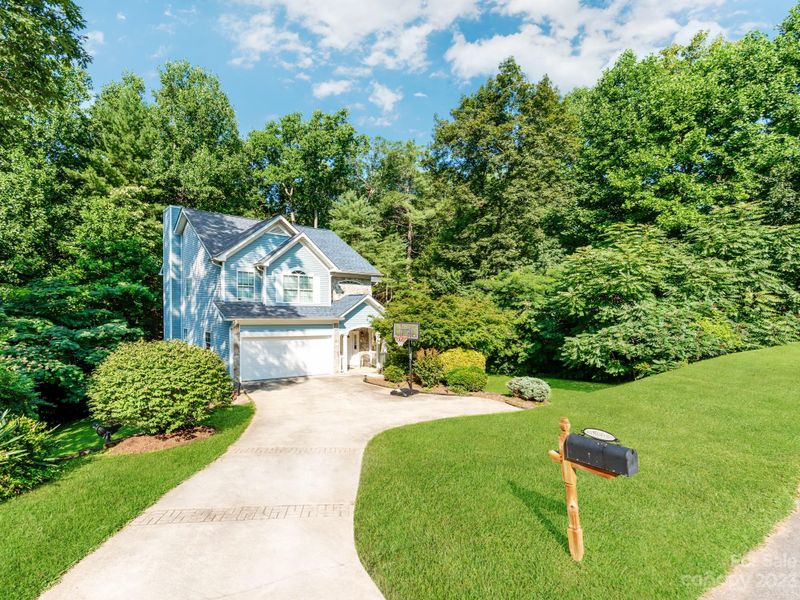 800 17th Avenue Dr, Hickory, NC 28602