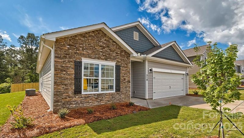 2140 Vanderlyn St, Monroe, NC 28112