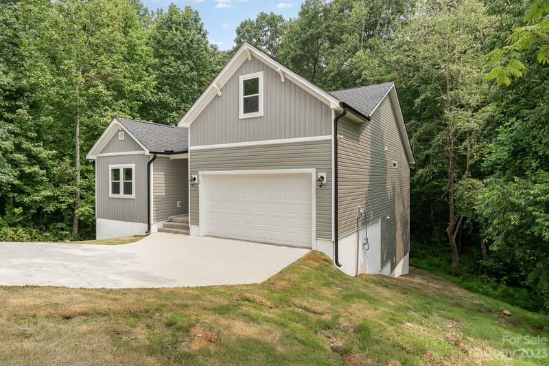 112 Pinebluff Ct, Mount Holly, NC 28120
