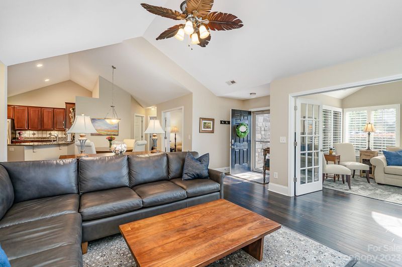 757 Ledgestone Ct, Tega Cay, SC 29708