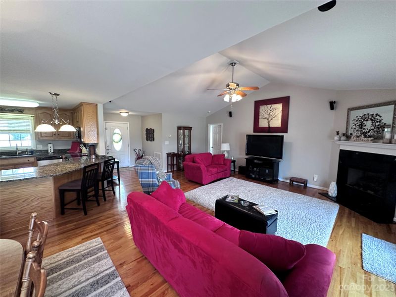 4414 Frank Dellinger Ln, Maiden, NC 28650
