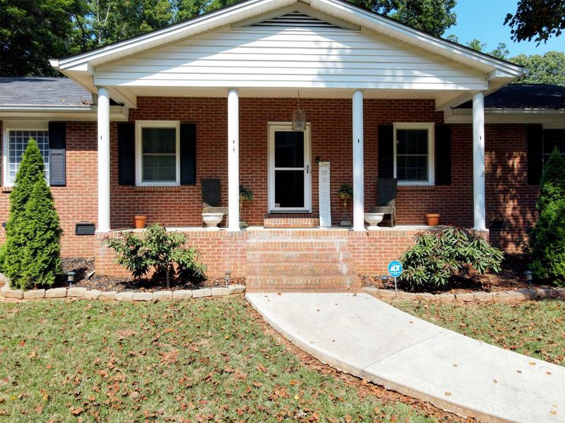 445 Rainbow Cir, Clover, SC 29710