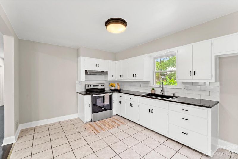 1354 23rd Ave NE, Hickory, NC 28601