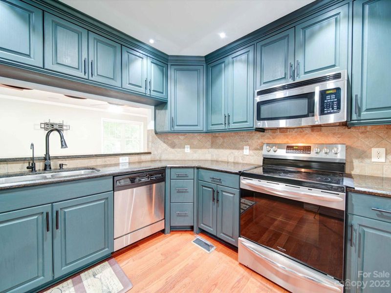 101 Lance St, Mount Holly, NC 28120