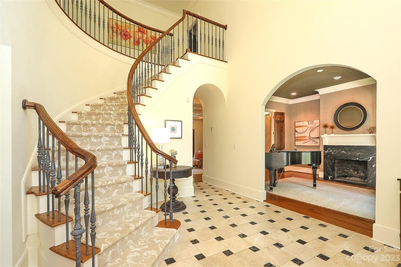 2416 Warburton Rd, Charlotte, NC 28211