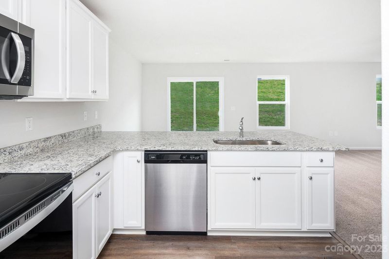 3007 Crescent Lake Ln, Charlotte, NC 28214
