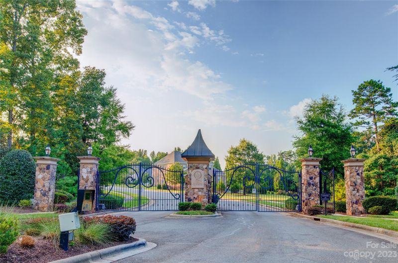 6003 Caliterra Dr, Matthews, NC 28104