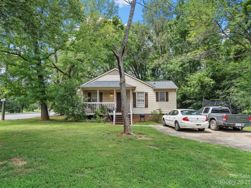1048 Pinafore Dr, Charlotte, NC 28212