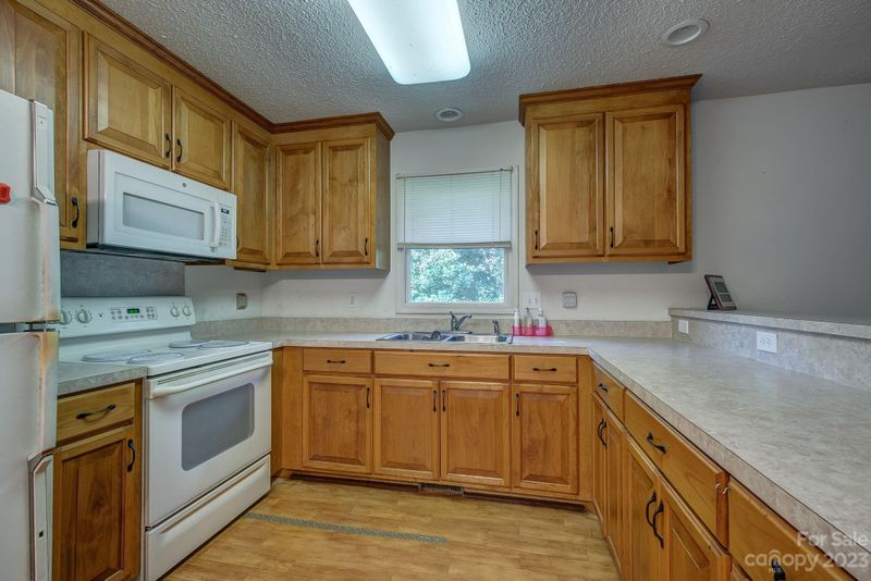 333 Crisp Rd, Gastonia, NC 28056