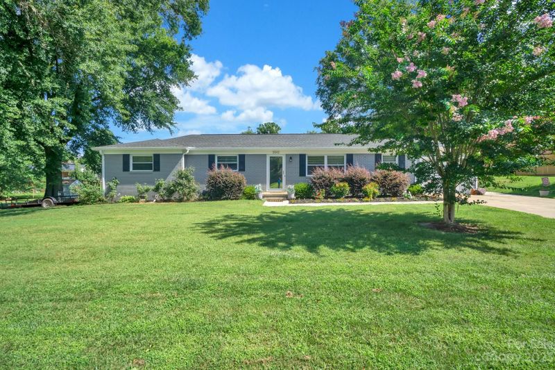 2562 2nd Ave NW, Hickory, NC 28601