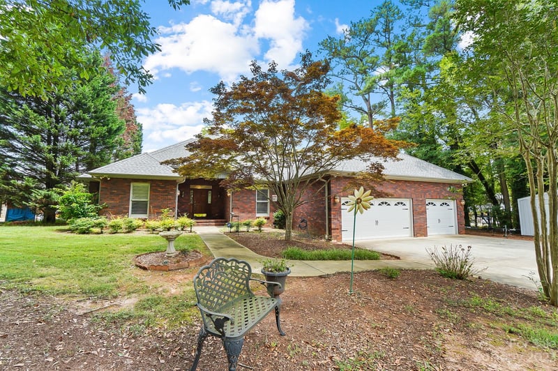 250 Blucher Cir, Lake Wylie, SC 29710