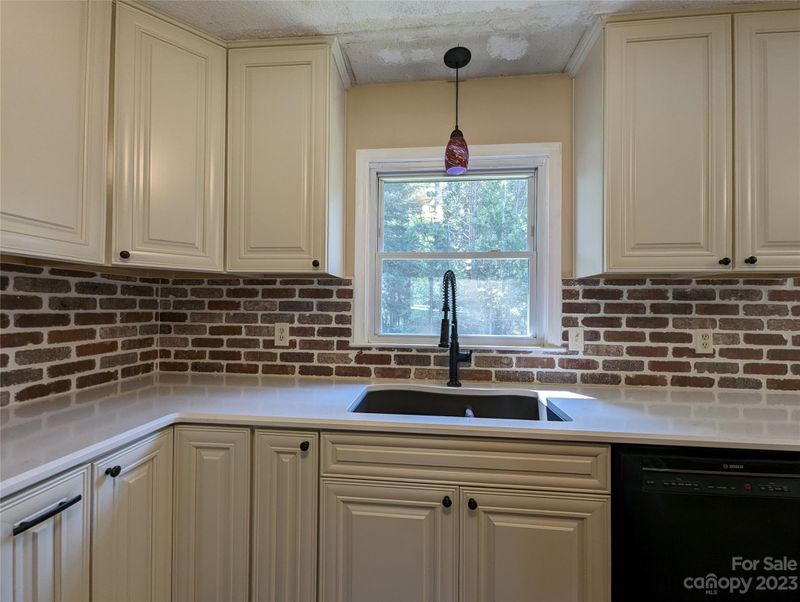 4022 Carlton Dr, Claremont, NC 28610