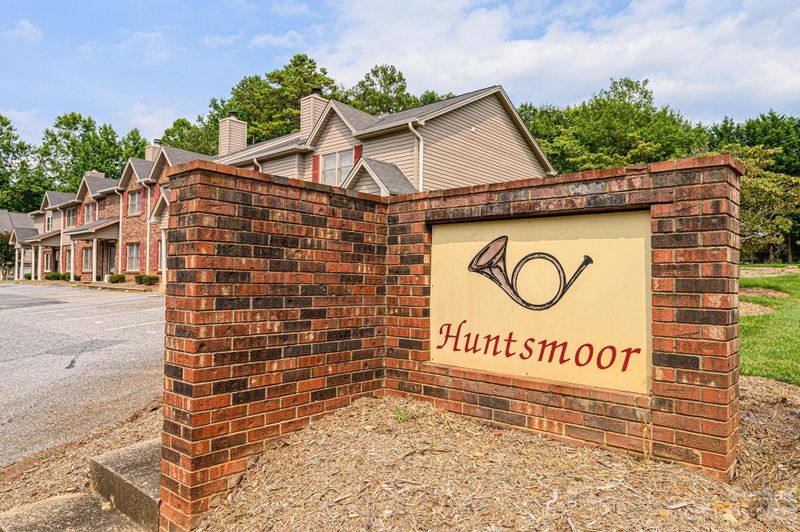 1427 20th Ave NE, Hickory, NC 28601