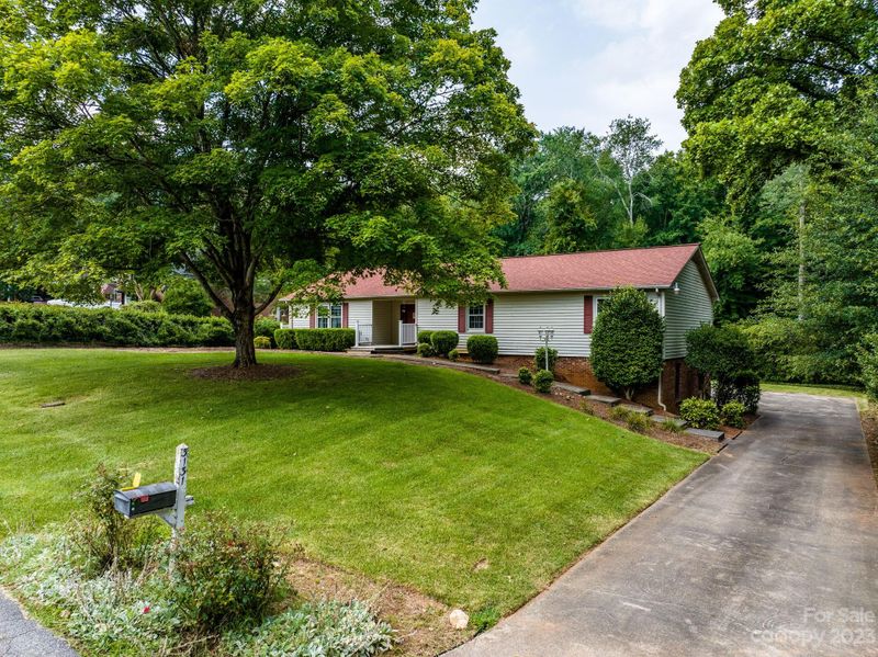 3131 3rd Street Dr NW, Hickory, NC 28601