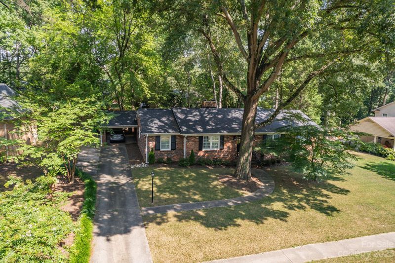 1318 Redcoat Dr, Charlotte, NC 28211