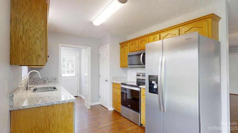 204 Periwinkle St, Lincolnton, NC 28092