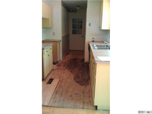1006 Pineborough Rd, Charlotte, NC 28212