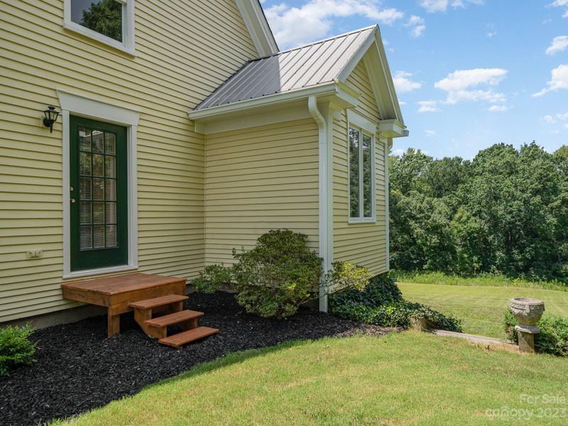 1311 Forest Bluff Dr, Midland, NC 28107