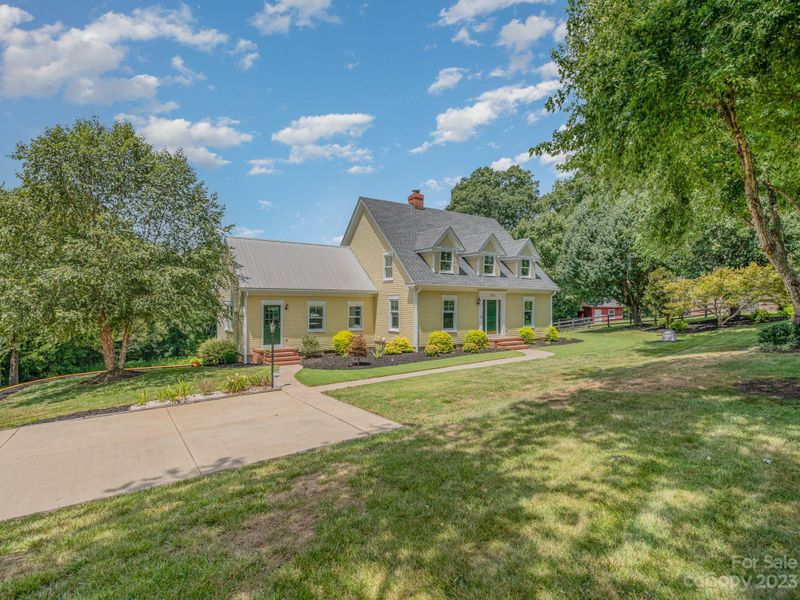 1311 Forest Bluff Dr, Midland, NC 28107