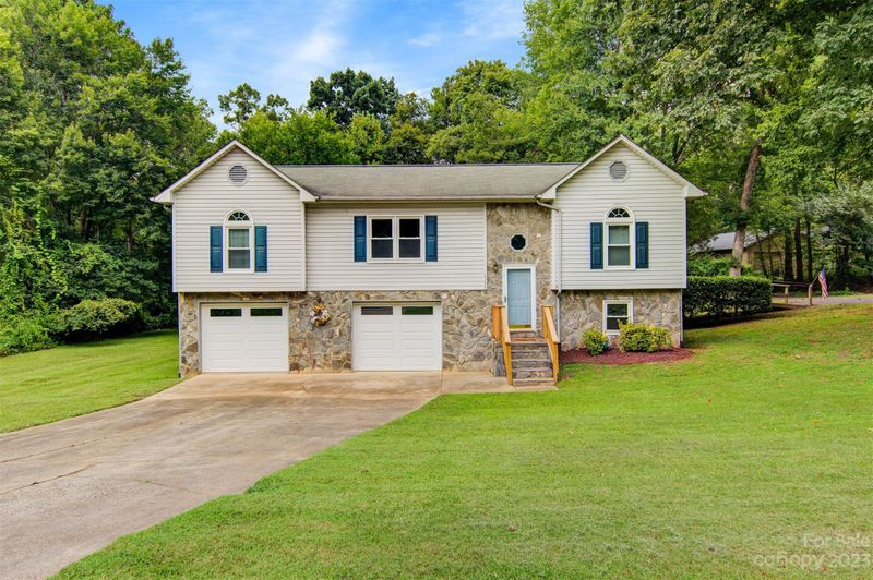 5798 Dwayne Starnes Dr, Hickory, NC 28602
