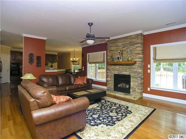 7008 Weddington Brook Dr, Matthews, NC 28104