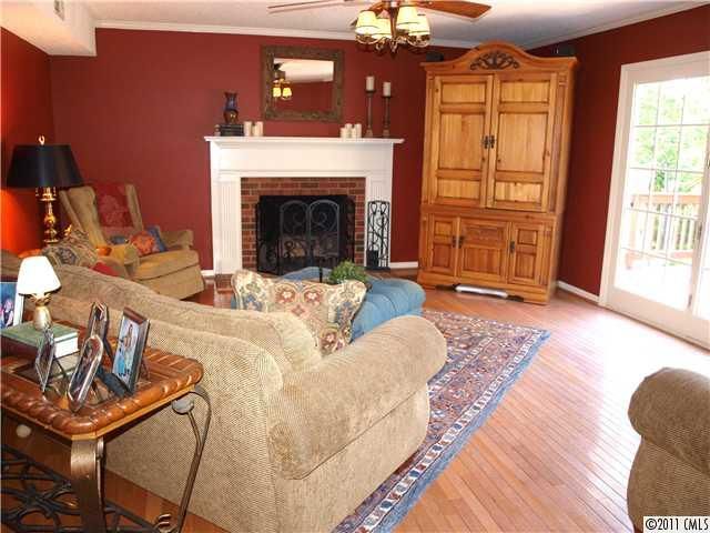 880 NE 37th Ave, Hickory, NC 28601